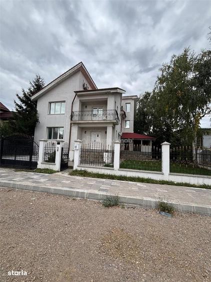 Casă cu 4 camere în Central