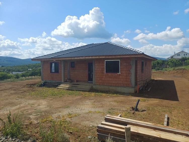 Casă cu 4 camere în Exterior Vest