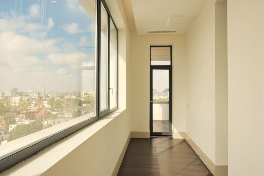 Apartament cu 4 camere decomandat în Barbu Văcărescu