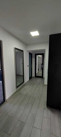 Apartament cu 4 camere decomandat în Exterior Vest