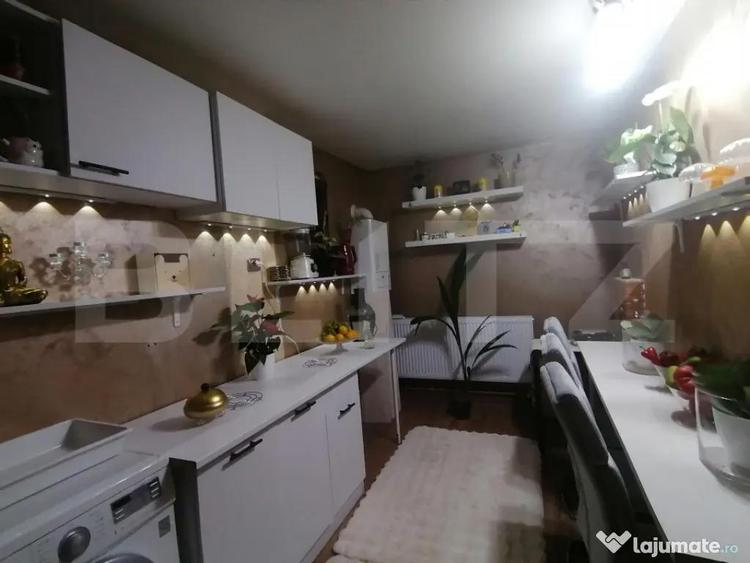 Casă cu 7 camere cu Teren 1600 Mp în Bâra