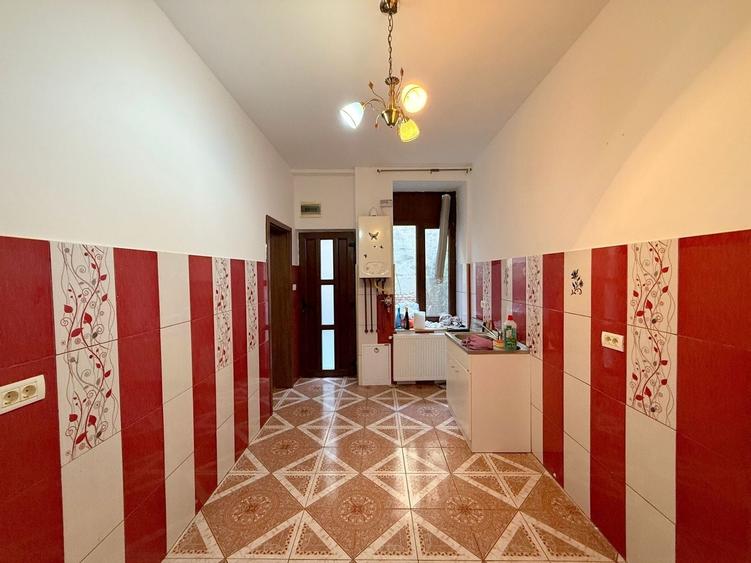 Apartament cu 2 camere decomandat, mobilat în Badea Cârțan