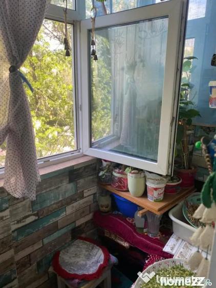 Apartament cu 3 camere semidecomandat în Inel II