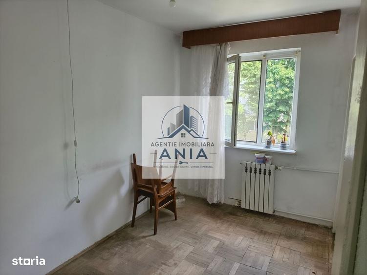 Apartament cu 3 camere semidecomandat în Central