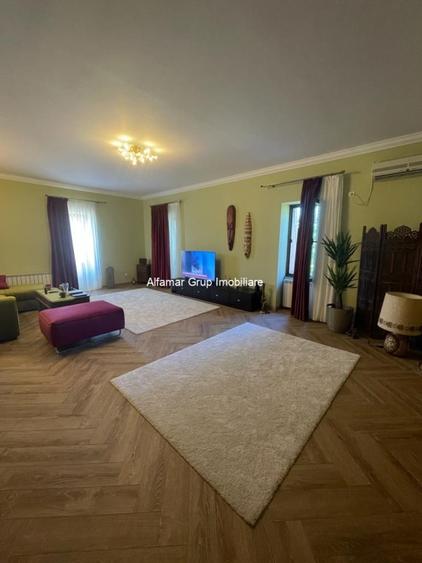 Casă individuală cu 9 camere cu Canalizare în Cotroceni