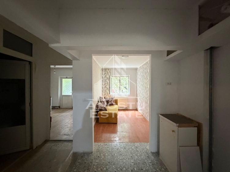 Apartament cu 3 camere decomandat în Lipovei