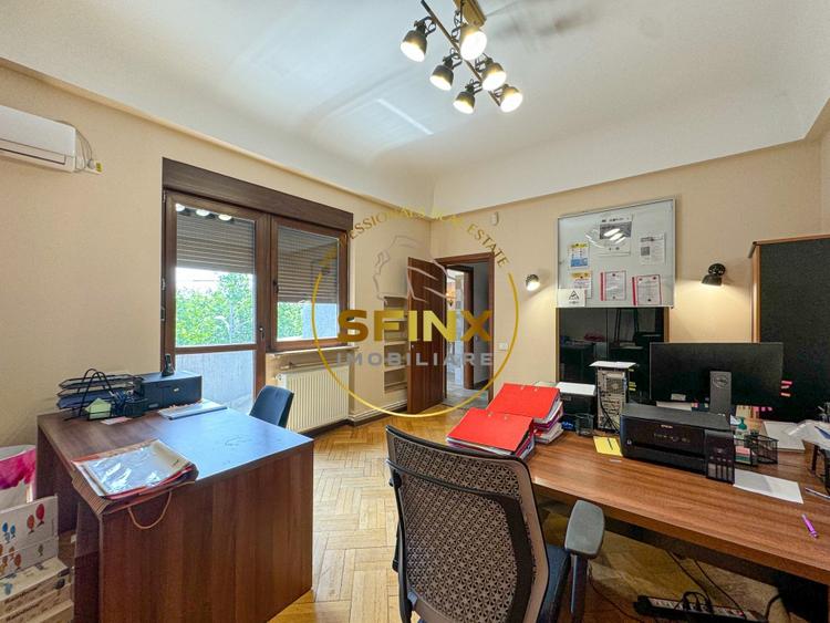 Apartament cu 5 camere decomandat în P-ța Romană