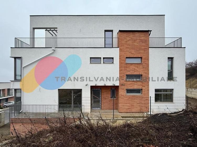 Casă individuală cu 4 camere cu Canalizare în Iris