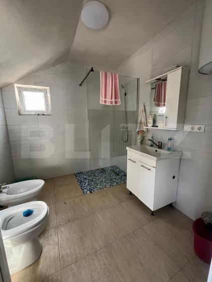 Casă individuală cu 5 camere cu Canalizare în Central