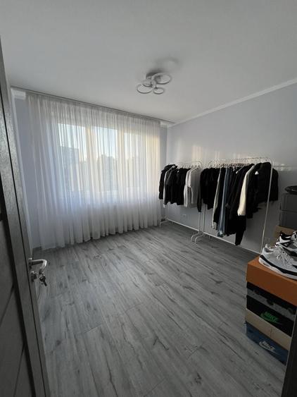Apartament cu 3 camere decomandat în Progresul