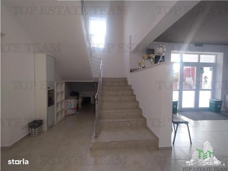 Spațiu comercial, de 520 mp, în Cățelu