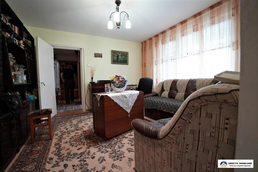 Apartament cu 3 camere semidecomandat în Dărmănești