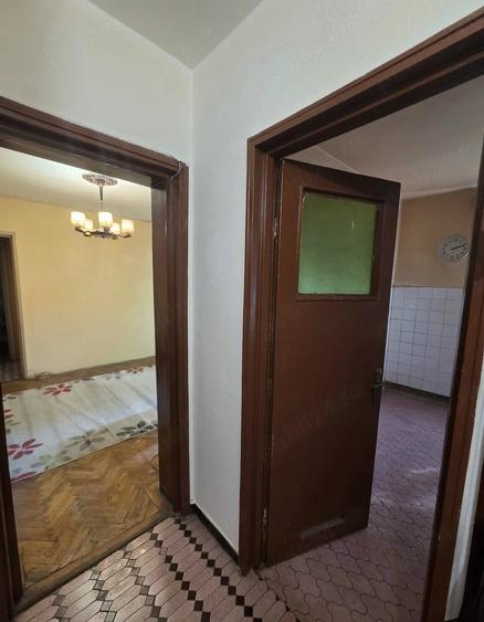 Apartament cu 2 camere semidecomandat în Craiovei