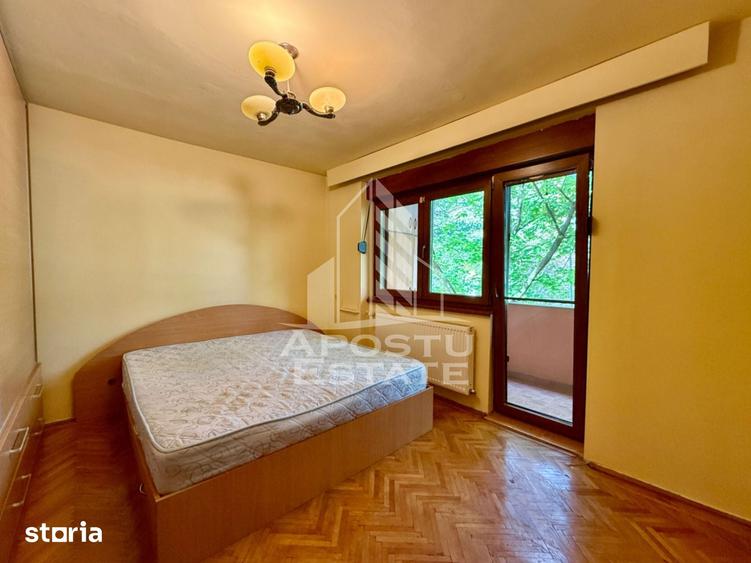 Apartament cu 4 camere decomandat, mobilat în Medicină