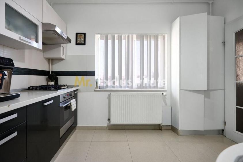 Apartament cu 4 camere decomandat în Eremia
