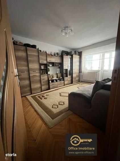 Apartament cu 4 camere decomandat în Republicii