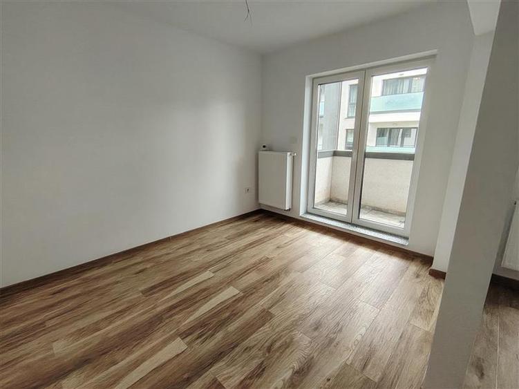 Apartament cu 2 camere decomandat în Tractorul