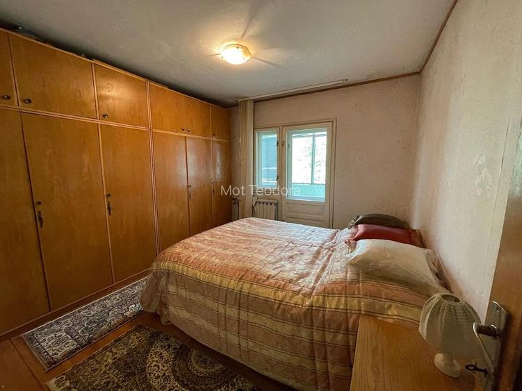 Se cauta 1 fata sau 2 fete pentru un apartament cu 4 camere 86 mp