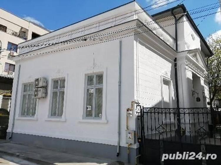 Casă cu 10 camere cu Teren 335 Mp în Cișmigiu