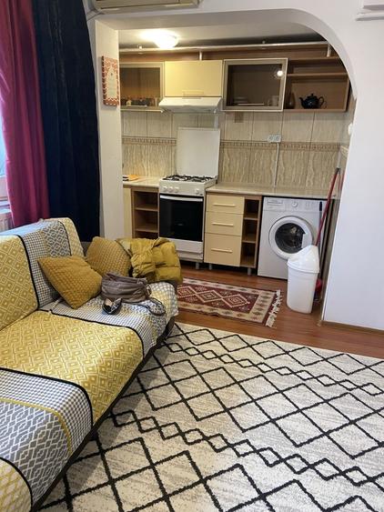 Apartament cu 2 camere decomandat în Sârbi