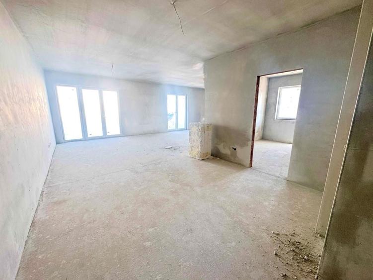 Apartament cu 4 camere semidecomandat în Hipodrom 3