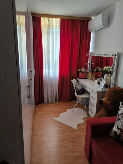 Apartament cu 3 camere semidecomandat în Central