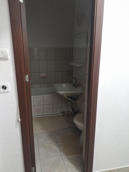 Garsonieră decomandată în Ostroveni