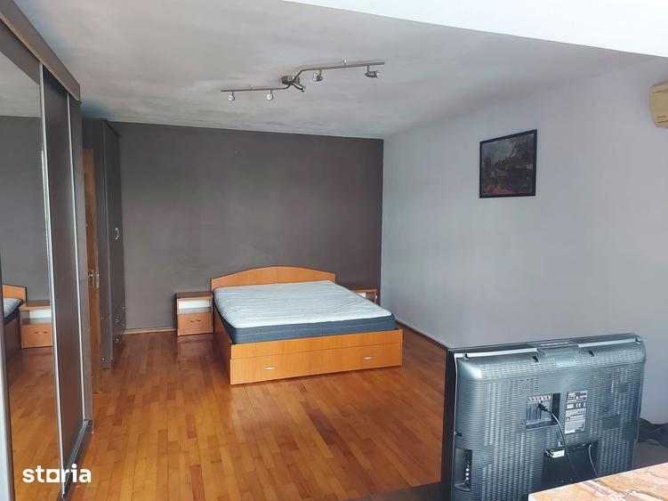 Garsonieră decomandată în Tei