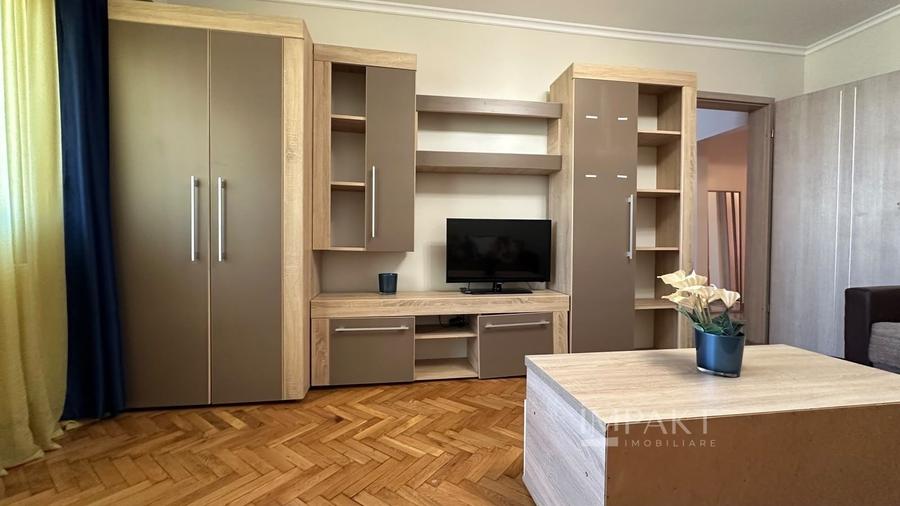Apartament cu 3 camere decomandat, mobilat în Zorilor