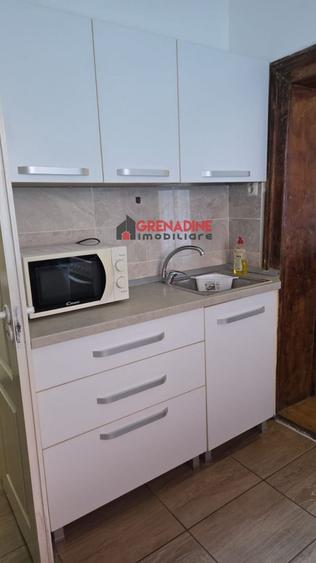 Apartament cu 2 camere semidecomandat în Centrul Istoric