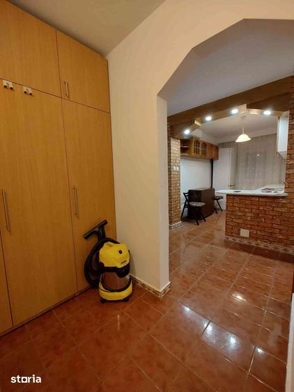Apartament cu 3 camere decomandat în Exterior Vest