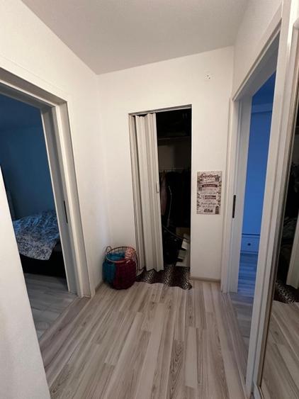 Apartament cu 3 camere semidecomandat, mobilat în Titan