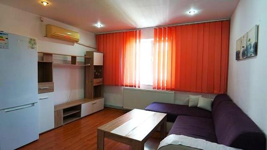 Apartament cu 2 camere semidecomandat în Micro 6
