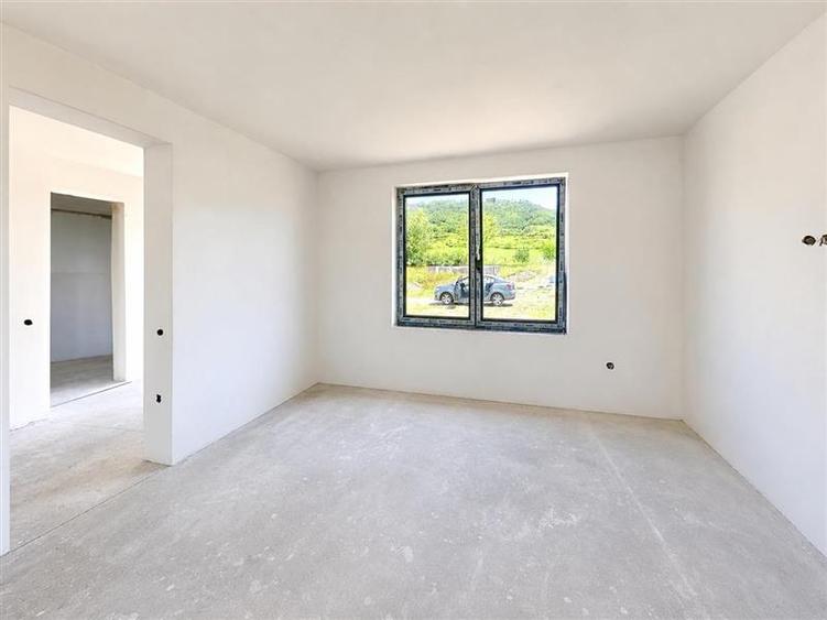 Casă cu 4 camere cu Teren 327 Mp în Sântana de Mureș