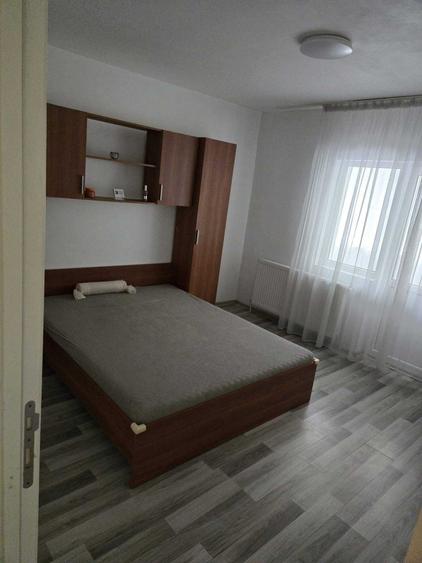 Apartament cu 3 camere decomandat în Micro 3