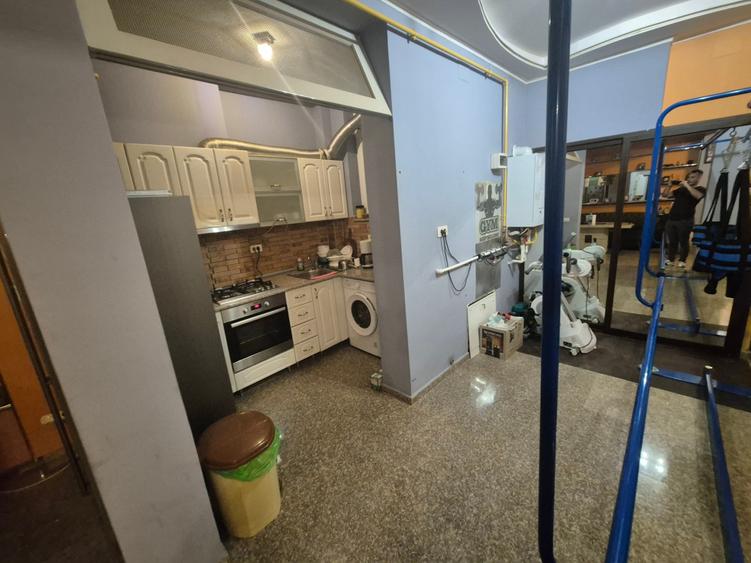 Apartament cu 4 camere semidecomandat în Cișmigiu