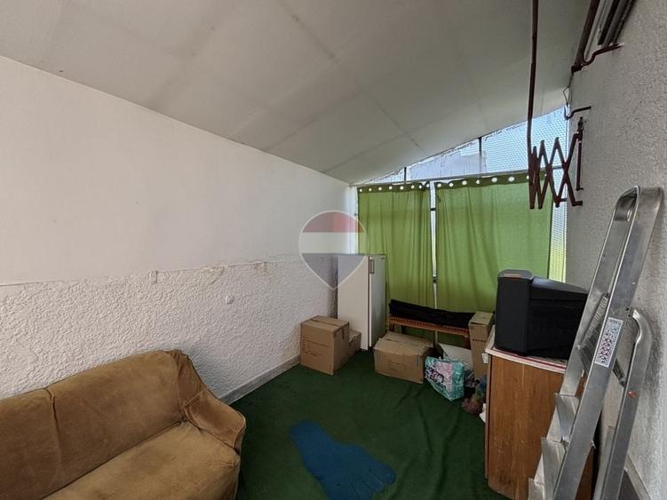 Apartament cu 4 camere decomandat, mobilat în Periferie