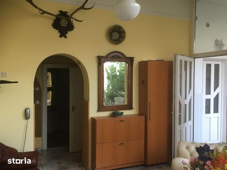 Casă cu 3 camere decomandat cu Teren 311 Mp în Central