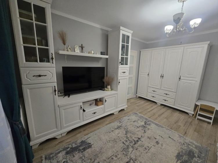 Apartament cu 3 camere semidecomandat în Valea Lupului