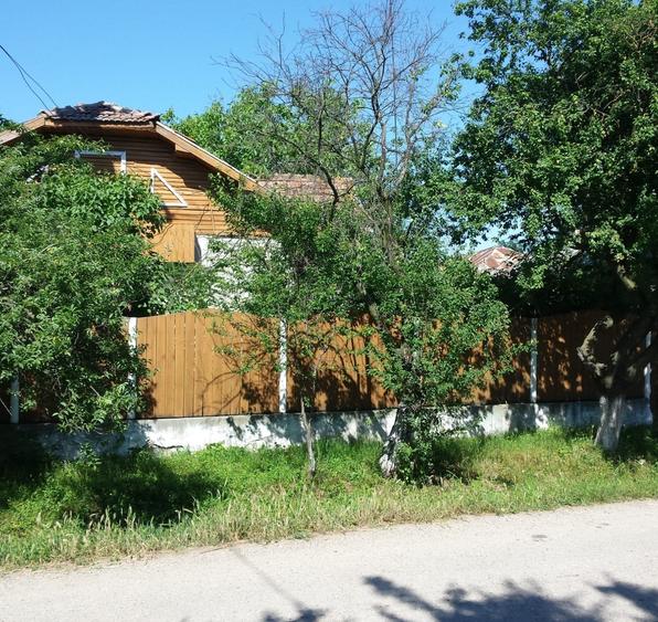 Casă cu 3 camere cu Teren 2200 Mp în Central