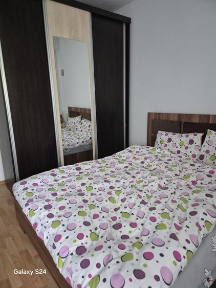 Apartament cu 2 camere semidecomandat în Independenței