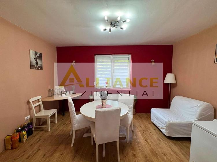 Duplex cu 8 camere cu Canalizare în Frumușani