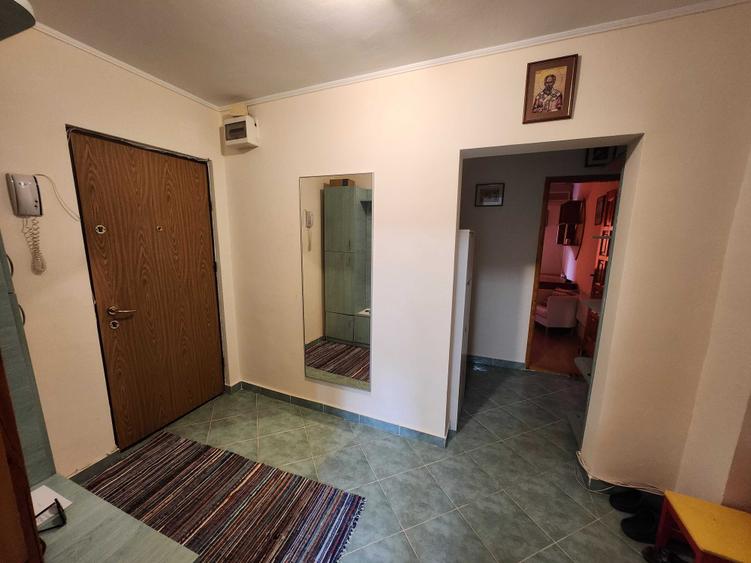 Apartament cu 3 camere decomandat în Sebastian