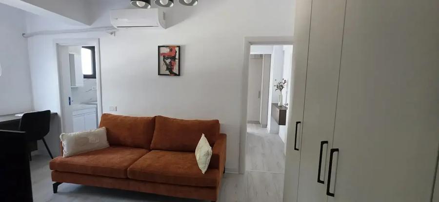 Apartament cu 2 camere semidecomandat, mobilat în Central