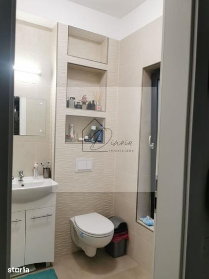 Casă cu 5 camere cu Teren 390 Mp în Vadu Anei
