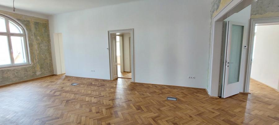 Casă cu 10 camere cu Canalizare în Ultracentral