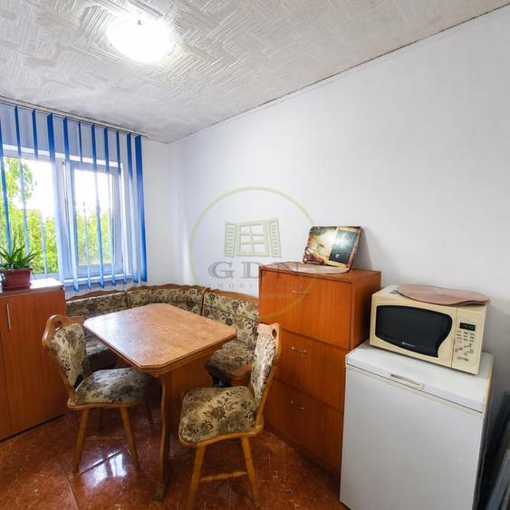 Apartament cu 3 camere decomandat, mobilat în Florilor