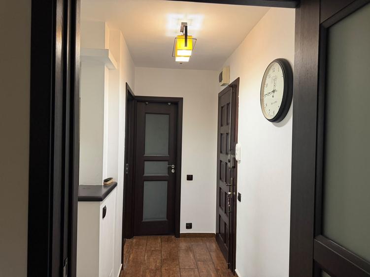 Apartament cu 2 camere decomandat, mobilat în Central