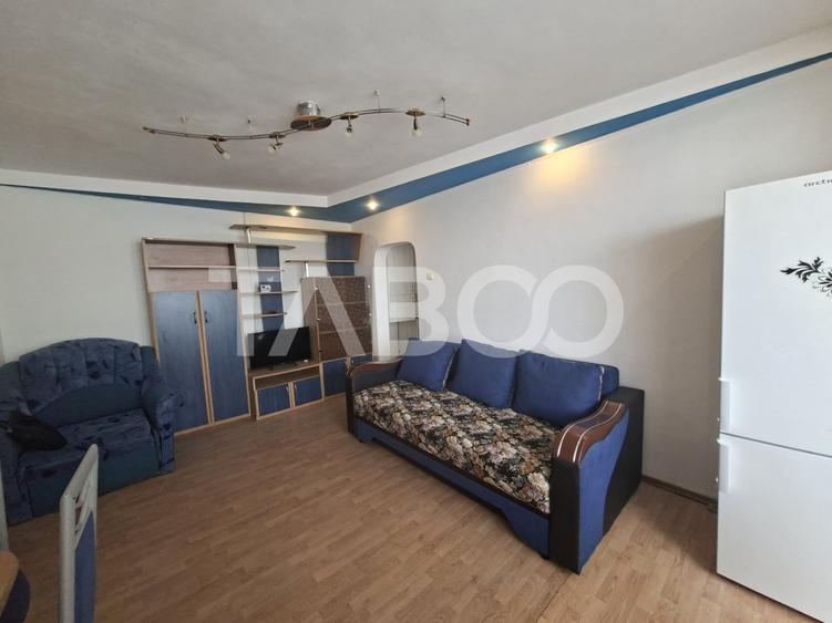 Apartament cu 3 camere semidecomandat, mobilat în Mihai Viteazul