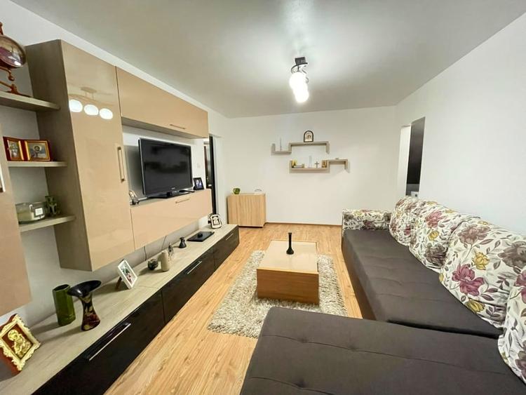 Apartament cu 2 camere semidecomandat, mobilat în Baza 3